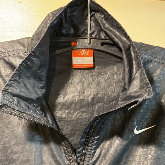 Nike Wind Breaker - Black - Picture 2 of 9
